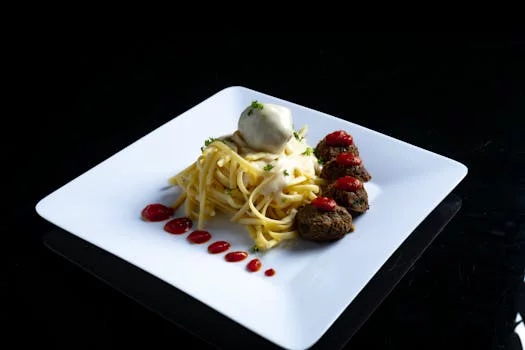 spaghetti with meatballs and marinara sauce